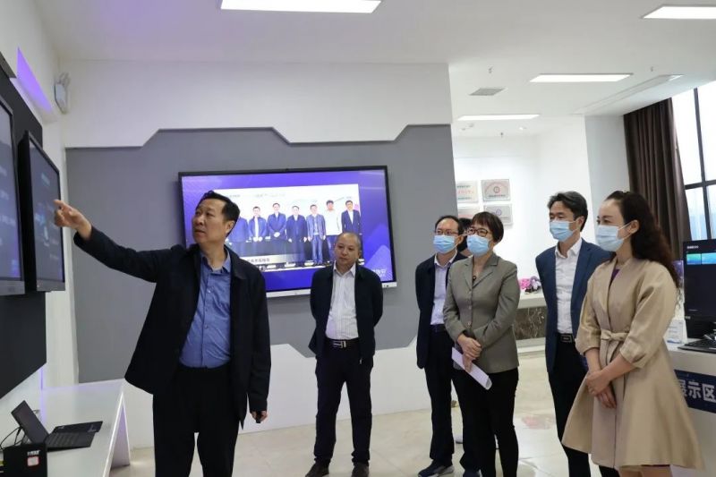 长沙市人大常委会副主任张白云一行莅临麒麟信安开展调研座谈