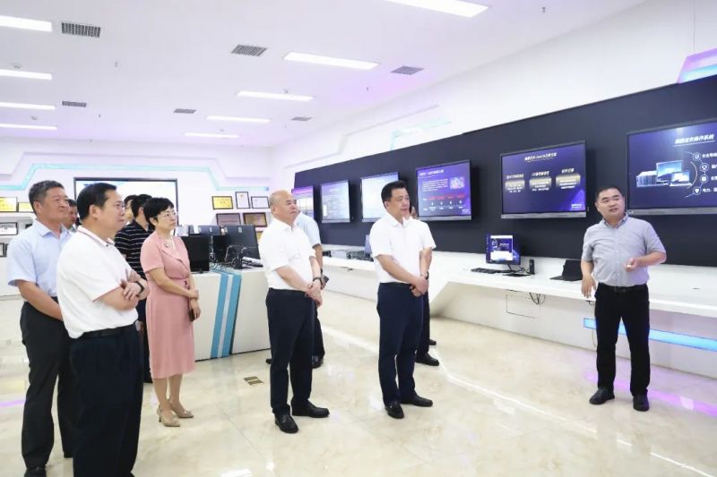 湖南省人民政府副省长秦国文一行莅临麒麟信安调研