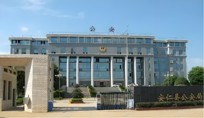 麒麟信安信创终端兼容平台保障某市两所公安局信创试点示范先行，Windows应用流畅运行